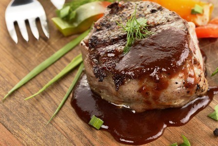 Beefsteak Makin Enak dengan Cocolan Saus BBQ dan Blackpepper
