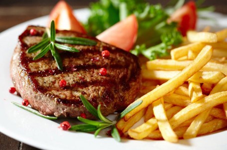 Dengan Uang Rp 13.000 Bisa Makan Beefsteak Enak di Sini!