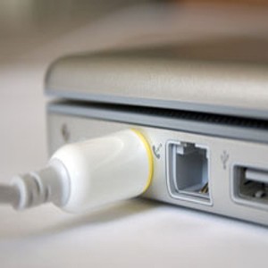 Menanti Charger Universal untuk Laptop