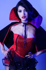 Mau Digigit Vampire Seksi ini?