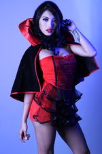 Mau Digigit Vampire Seksi ini?