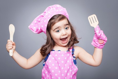 Ingin Anak Tumbuh Sehat dan Pintar? Ajarkan Saja Mereka Memasak