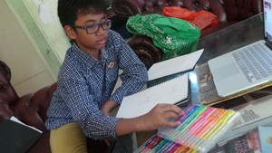 Impian Desainer Cilik Tuna Rungu: Bikin Baju untuk Michele Obama!