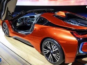 BMW Beri Lampu Hijau untuk i8 Spyder