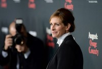 Tiba di lokasi acara, Julia Roberts langsung mencuri perhatian. Jason Merritt/Getty Images/AFP.