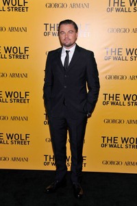 Di acara tersebut, Leonardo DiCaprio tampil mengenakan setelan jas berwarna hitam yang elegan. Stephen Lovekin/Getty Images for Giorgio Armani/AFP.