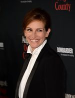 Bergaya dengan Tuxedo ala Julia Roberts