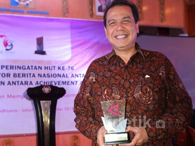 CT Raih Antara Achievement Awards 2013