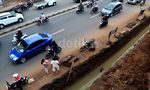 Lubang Besar di Serpong Ancam Pengendara