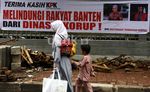 Spanduk Dukung Atut Tersangka