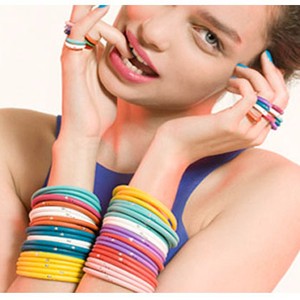 DuePunti, Cincin Plastik Warna-warni yang Jadi Incaran Fashionista