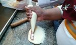 Asyiknya Bikin Roti The Ring di Dapur Breadlife
