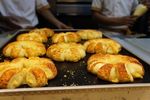 Asyiknya Bikin Roti The Ring di Dapur Breadlife
