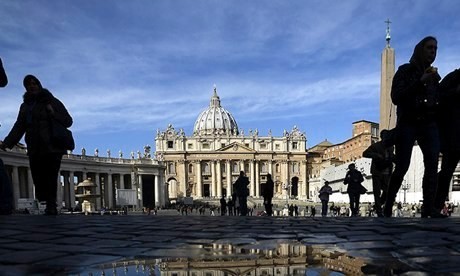 Pria Italia Bakar Diri di Lapangan St Peter Vatikan