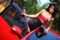 Gue punya pengalaman yang menyedihkan. Diputusin pacar, dan coba tabrakin motor ke dinding, kata Sendy.