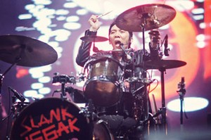 Sakrielegious: Ketika Semut-semut Politik Mengerubungi Gula-gula Musik