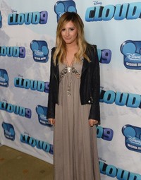 Penampilan Ashley Tisdale di acara premiere. Michael Buckner/Getty Images/AFP.