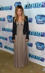 Ashley Tisdale di Premiere Cloud 9