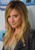 Ashley Tisdale di Premiere Cloud 9