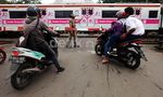 Satpol PP Mulai Jaga Pintu Perlintasan Kereta