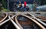 Satpol PP Mulai Jaga Pintu Perlintasan Kereta