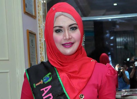 Suami Masih Ditahan, Eddies Adelia Kembali ke Dunia Hiburan