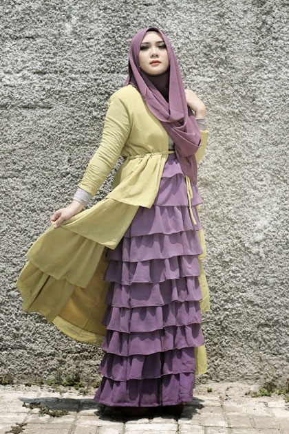 Hijab Style: Busana Serba Tumpuk Ciri Khas Suci Utami