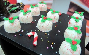 Yuk, Bikin Hiasan Cake Natal dengan Modelling Chocolate