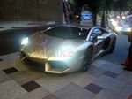 Syahrini dan Mobil Lamborghini Emasnya