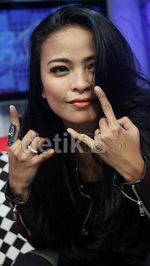 Pose Metal Tantri Kotak