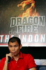 Chris John Gantung Sarung Tinju