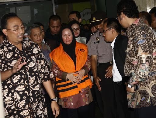 Ini Ekspresi Murung Atut Saat Ditahan KPK