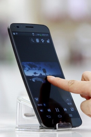 Selain di Korea Selatan, rencananya G Flex akan dipasarkan di beberapa negara lainnya.