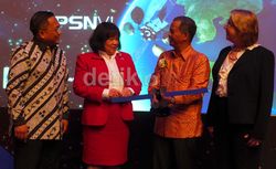 PSN Beli Satelit Boeing