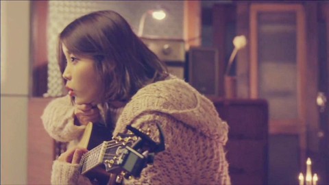 IU dan Jang Ki Yong Ciuman di Video Klip Friday