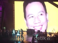 Igor dari Saykoji juga ikut bergabung bersama Trio Lestari dan sempat membawakan lagu rap 'Vickinisasi' yang jelas saja mengundang tawa karena lirik-lirik 'ajaib'nya.