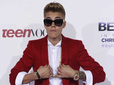 Justin Bieber Cool Berjas Merah