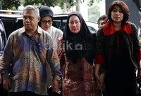 Atut tiba di Gedung KPK, Jl HR Rasuna Said sekitar pukul 10.05 WIB. Lamhot Aritonang/detikFoto.