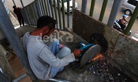 Pembangunan JPO juga untuk menghilangkan kemacetan yang disebabkan orang menyeberang.