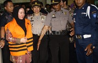 Atut kemudian akan ditahan di Rutan Pondok Bambu. Lamhot Aritonang/detikFoto.