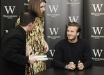 Gelar Book Signing, David Beckham Diburu Fans