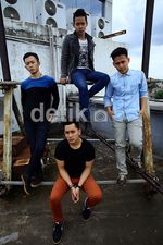 Tanpa Bassis, De Neno Tetap Berkarya