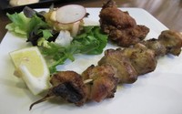 Robatayaki ayam dengan chicken karage dan spicy mayo prawn
