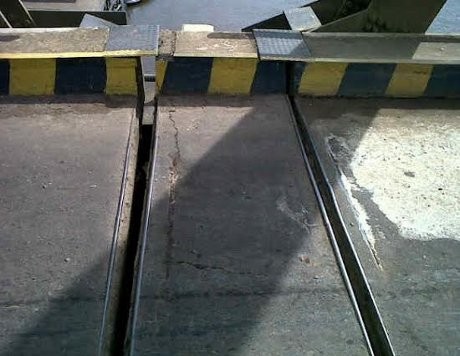 Jembatan di Kalteng Miring Usai Dihantam Tongkang