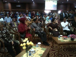 Dampingi Mega, Jokowi dan Wali Kota Risma Hadir Bersama di UIN