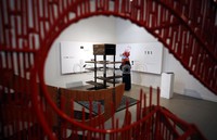 Pengunjung melihat-lihat pameran Biennale Desain dan Kriya Indonesia 2013.