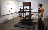 Pameran ini juga menarik perhatian anak-anak.