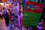 Pernak-pernik Natal Terus Diburu