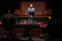 Mati dan hidup budaya Indonesia, khususnya wayang, bergantung pada generasi mudanya. Fakta bahwa kaum muda lebih mencintai budaya pop yang diimpor dari luar ketimbang budayanya sendiri. Fakta inilah yang mendorong Union Internationale de Marionnette (UNIMA) Indonesia terus menggedor kesadaran kaum muda agar mencintai budaya sendiri dan BCA mendukung proses pelestarian dan pengembangan kebudayaan.       