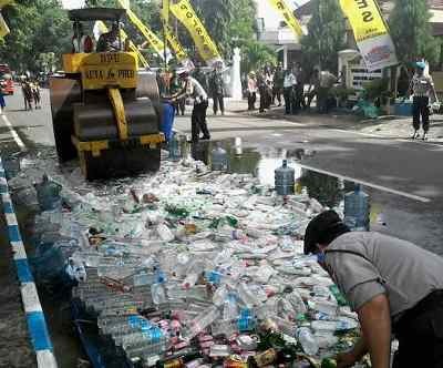 Ribuan Botol Miras dan Narkoba Dimusnahkan Polresta Probolinggo